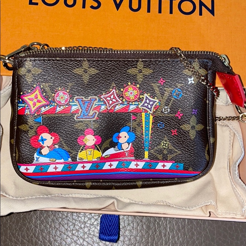 Louis Vuitton Mini Pochette Acessories - Picture 2 of 6